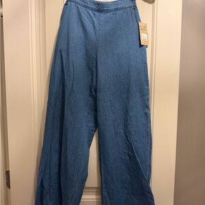 NWT Sadie & Sage chambray  Wide-Leg elastic waist Jeans. Women’s size small.